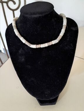 Vintage Y2K Puka Shell Necklace Choker